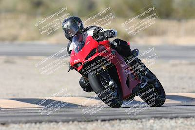 media/Dec-01-2025-Moto Forza (Mon) [[2daa91e15f]]/3-Beginner Group/Session 3 (Turn 3)/